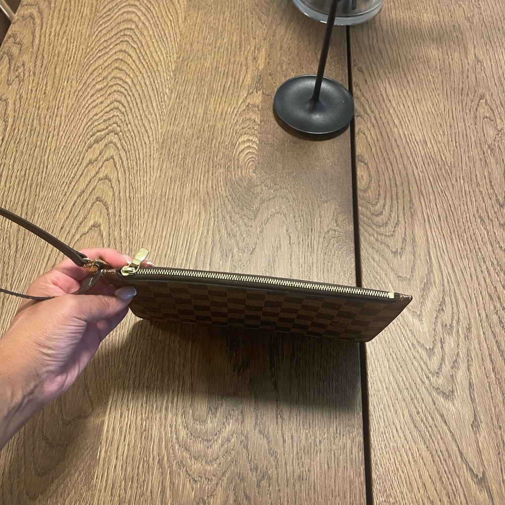 LV pouch